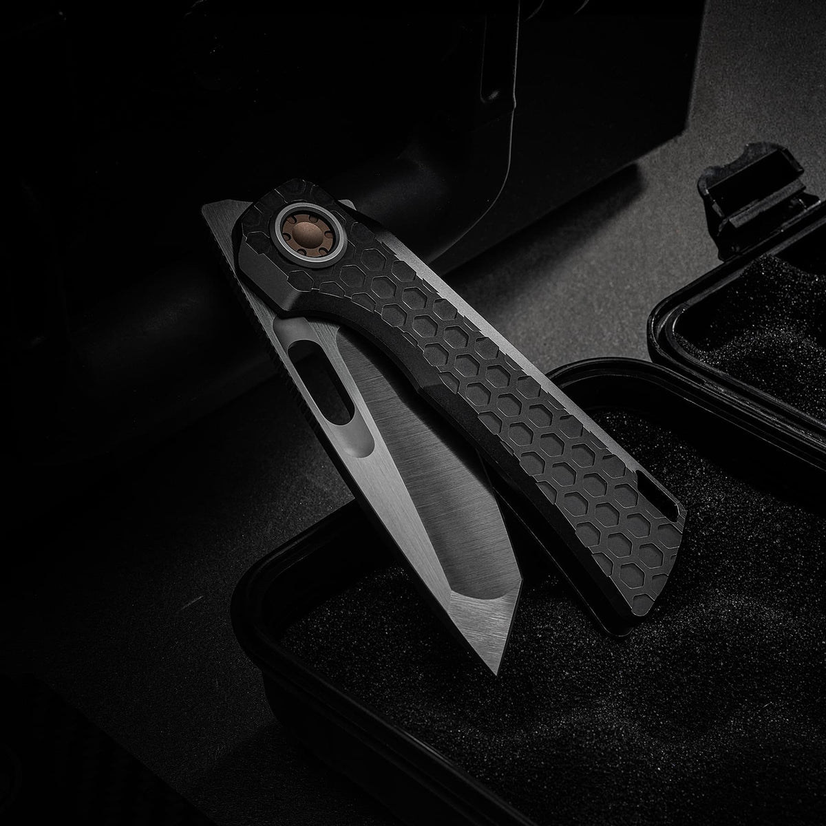 Coming Soon - Nymble - Vanchor Lock® (3.25" Elmax Blade & Titanium Handle) - A4701