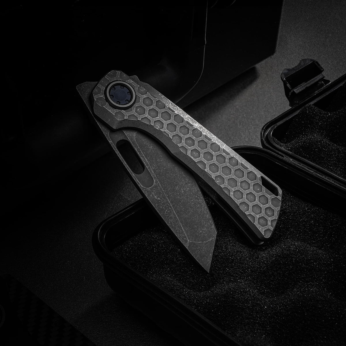 Coming Soon - Nymble - Vanchor Lock® (3.25" Elmax Blade & Titanium Handle) - A4704