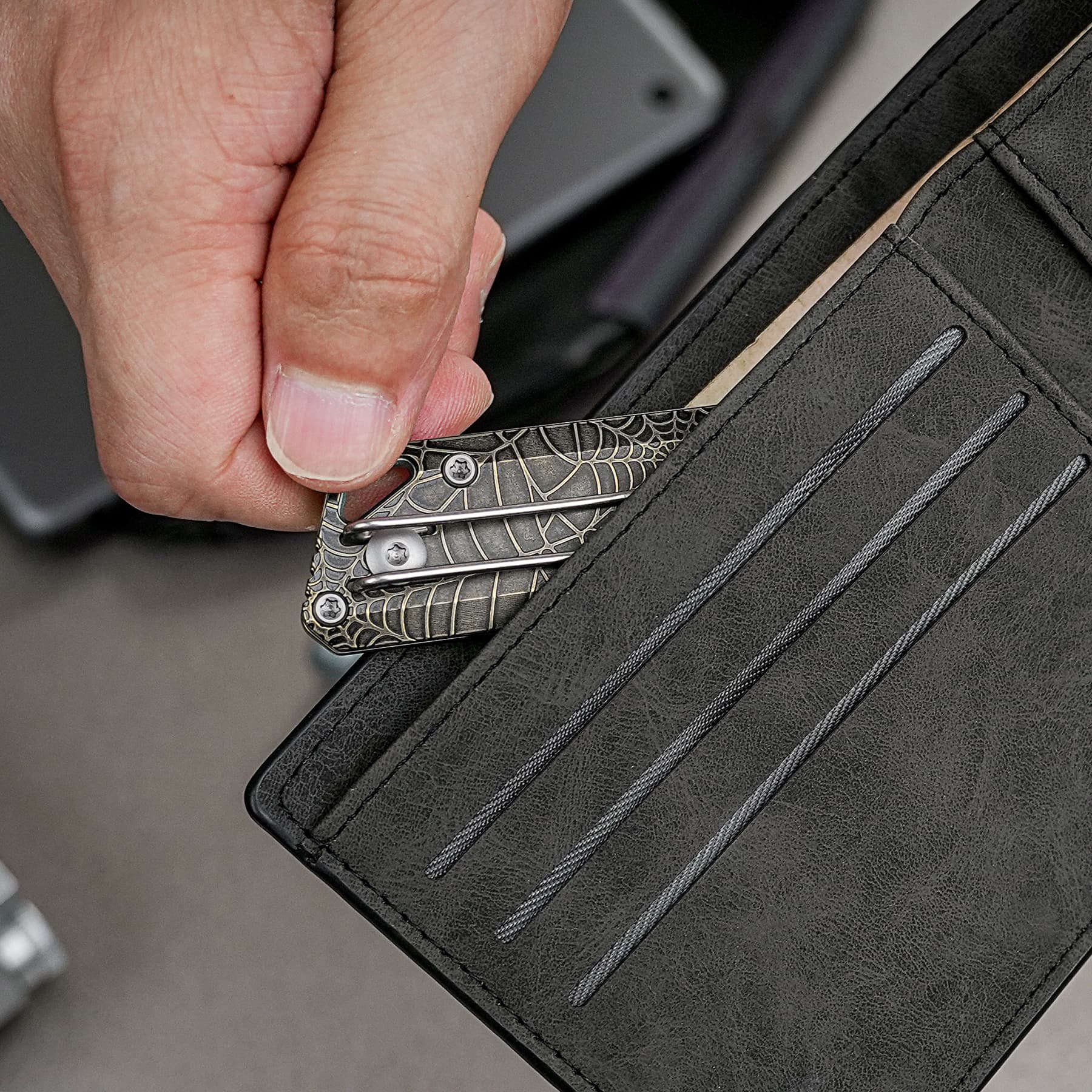 Coming Soon - Parallel- Crossbar Lock (2.90" S35VN Blade & Titanium Handle) - A3523