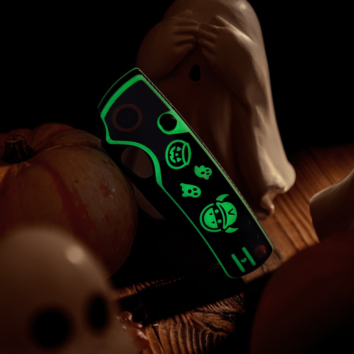 Coming Soon - Porcupine - Top Liner Lock (2.99" 14C28N Blade & G10 & Glow-in-the-Dark G10 Handle) - A2630