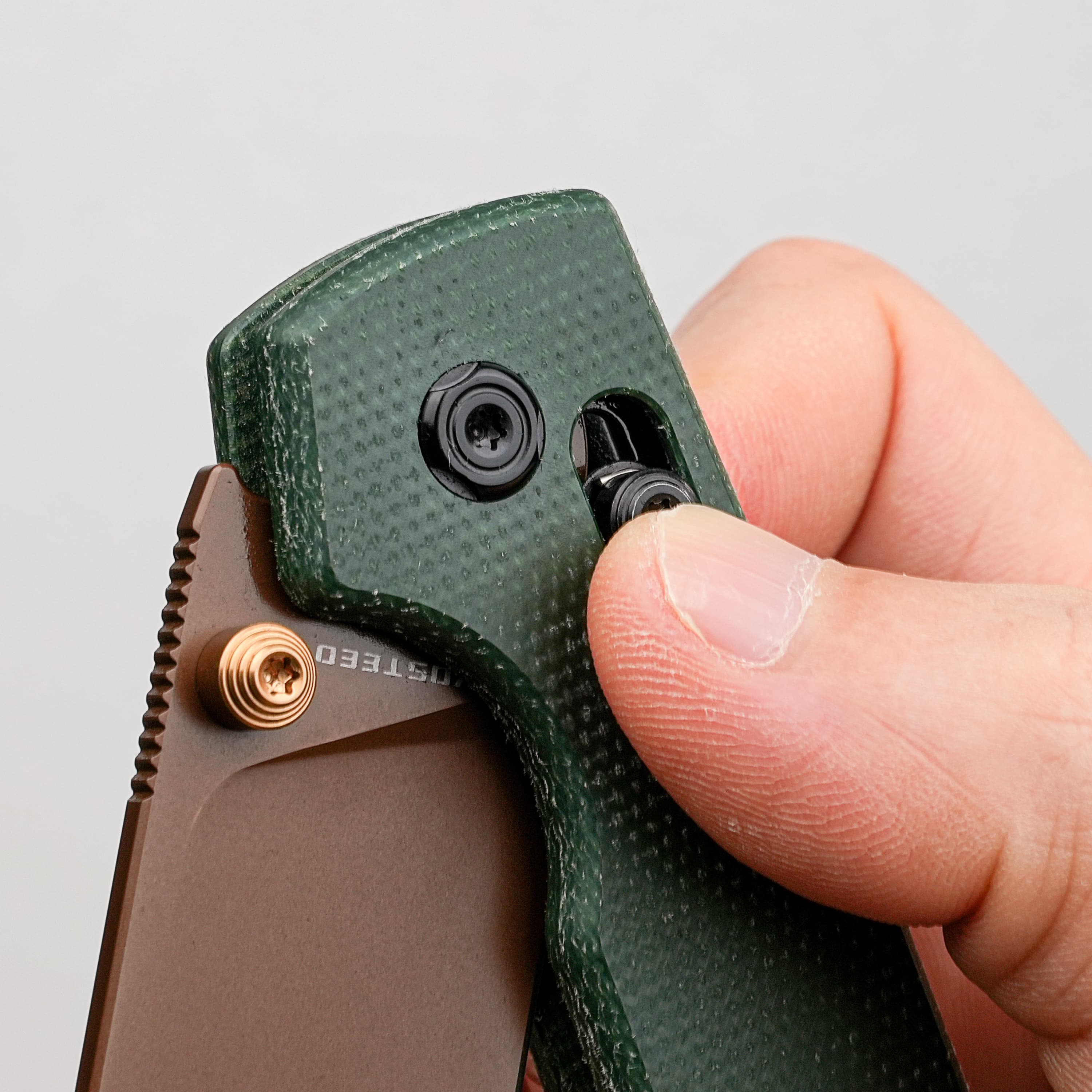 Raccoon Crossbar Lock | 14C28N Micarta Pocket Knife Grip