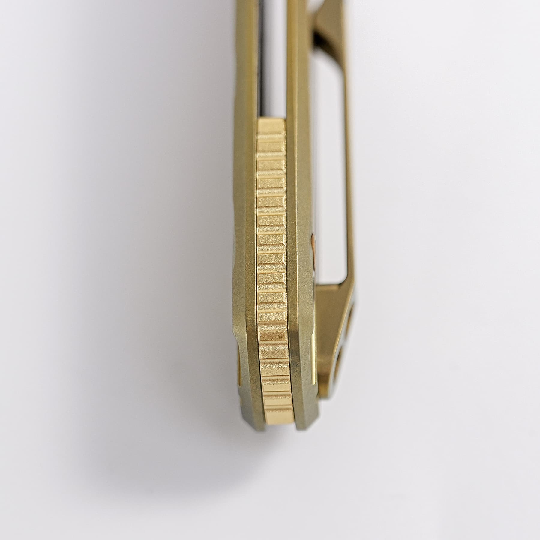 Raccoon TiSlim™ - Crossbar Lock (3.18" MagnaCut Blade & Titanium Handle) - A4512 （KnifeCenter Exclusive）