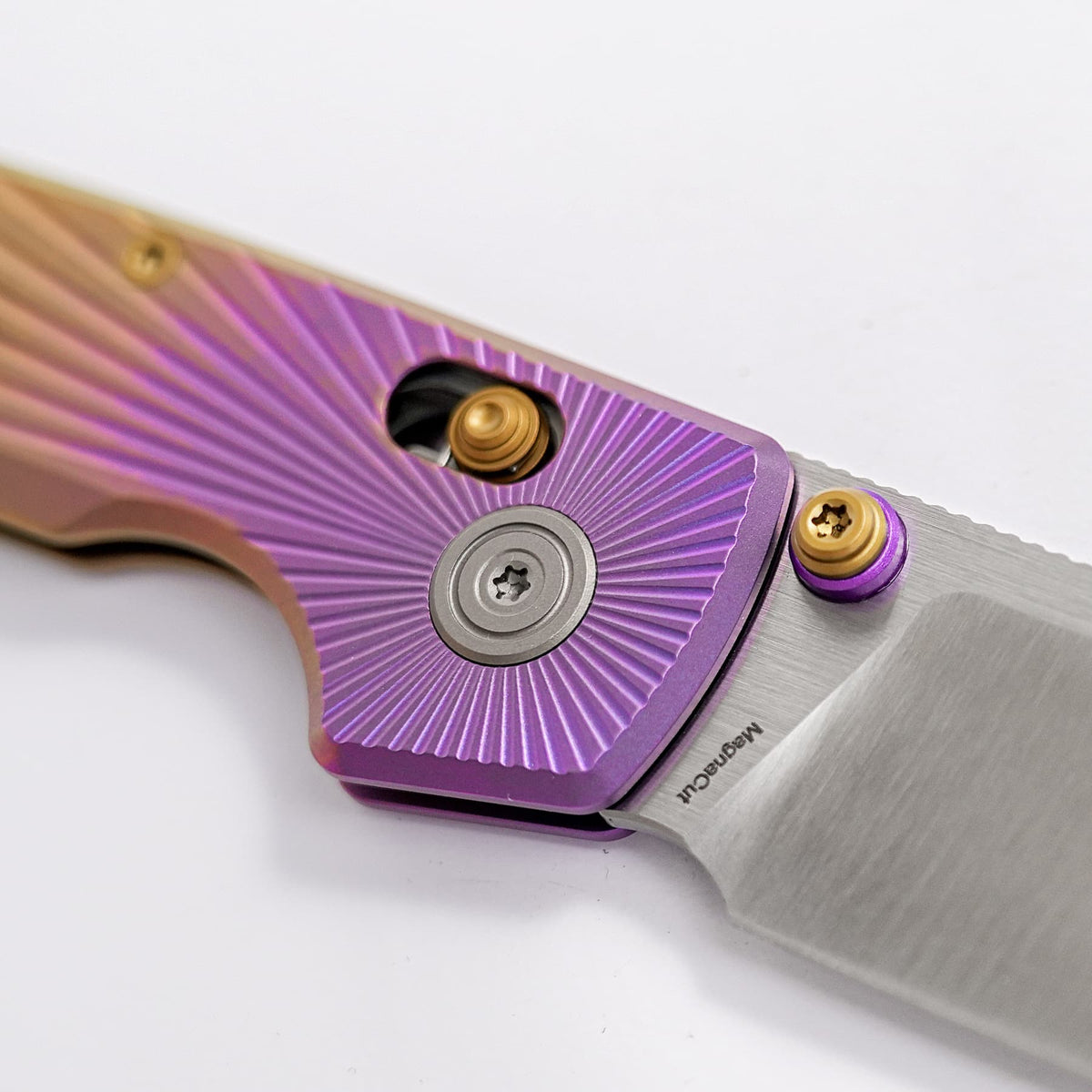 Raccoon TiSlim™ - Crossbar Lock (3.18" MagnaCut Blade & Titanium Handle) - A4512 （KnifeCenter Exclusive）