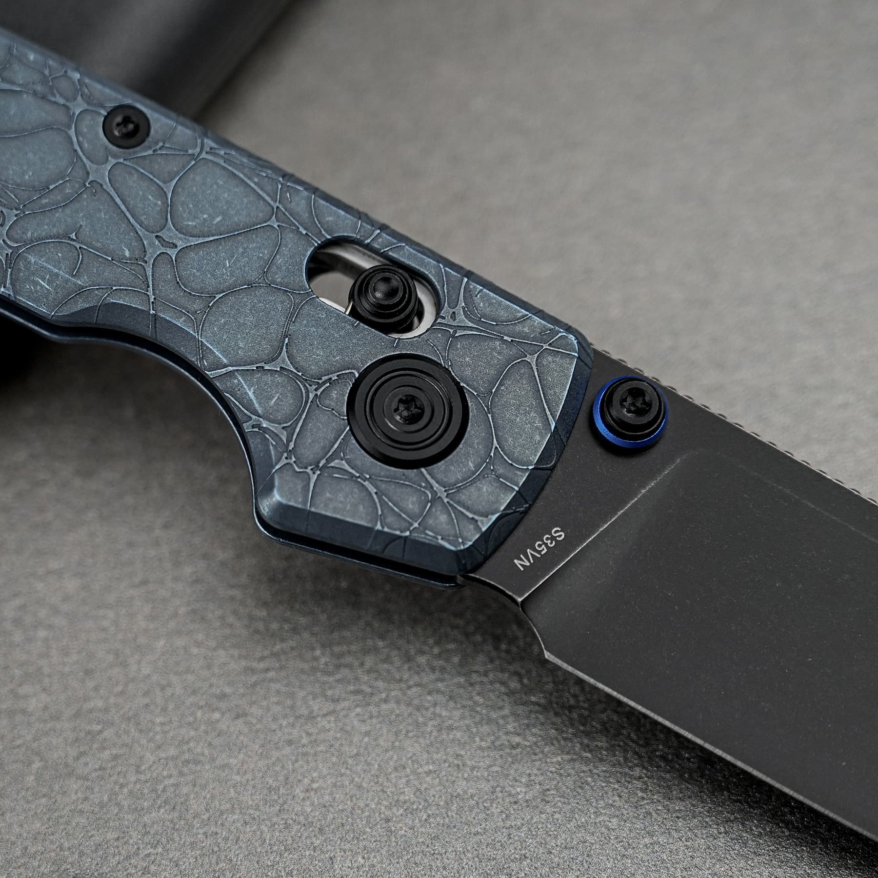Raccoon® TiSlim™ - Crossbar Lock (3.18" S35VN Blade & Titanium Handle) - A4510