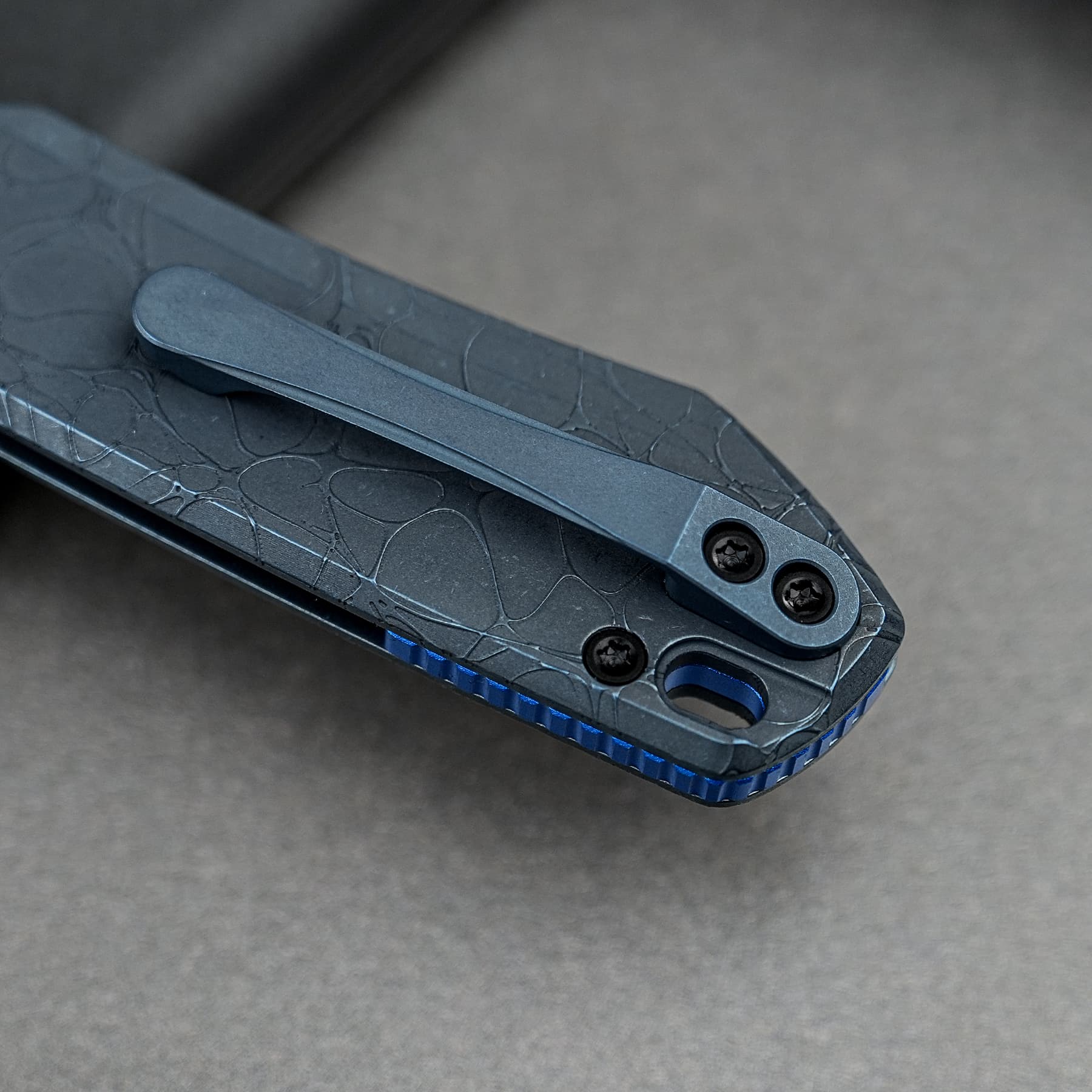 Raccoon® TiSlim™ - Crossbar Lock (3.18" S35VN Blade & Titanium Handle) - A4510
