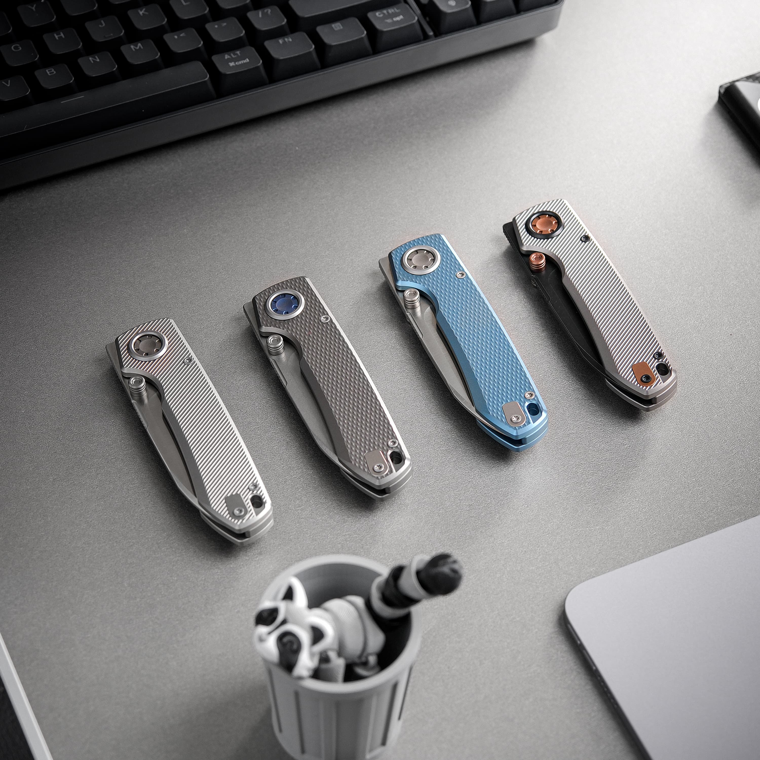 Raccoon® V -Vanchor Lock®  (3.22" M390 Blade & Titanium Handle) - A4004