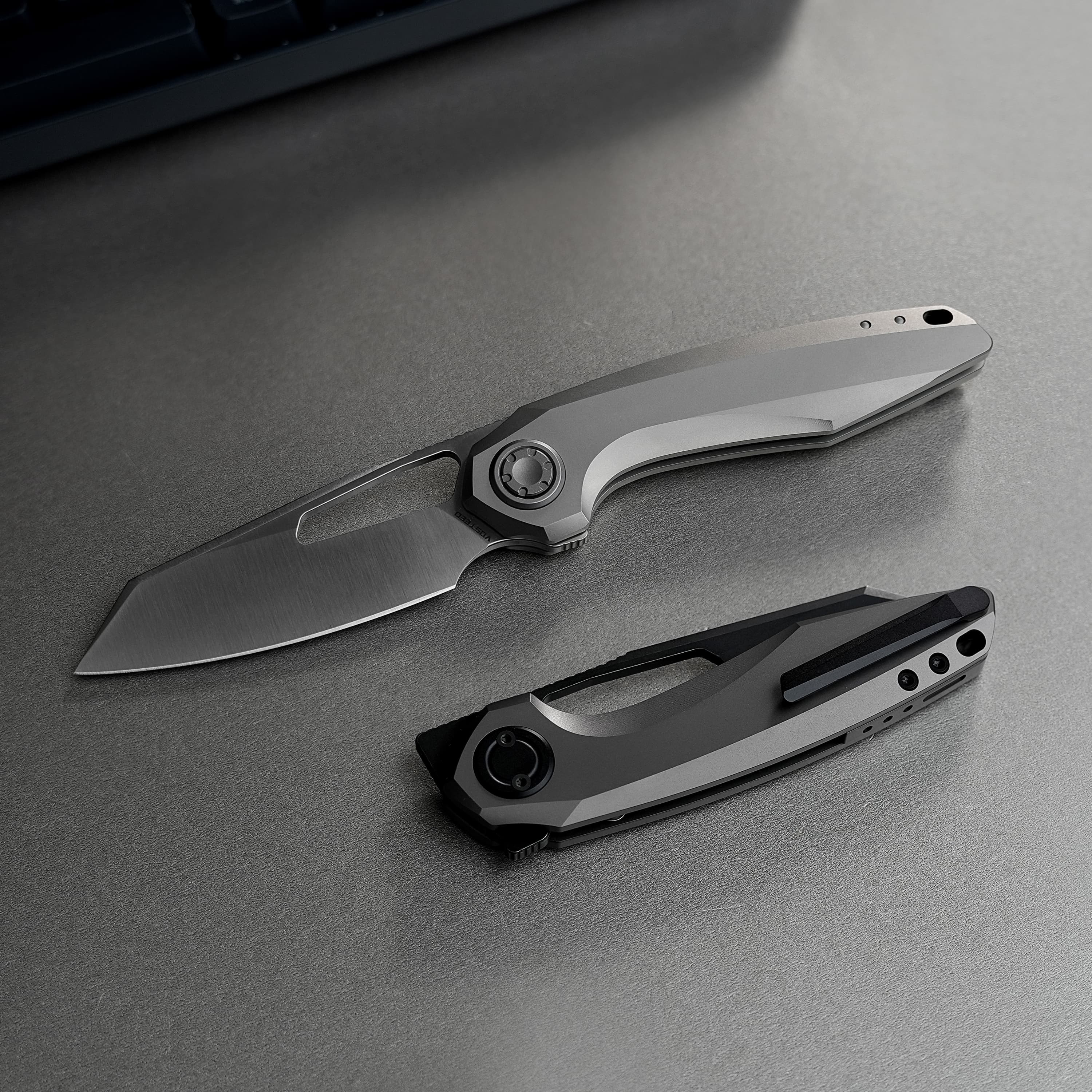 Thunderbeast -Vanchor Lock®  (3.49" M390 Blade & Titanium Handle) - A4301