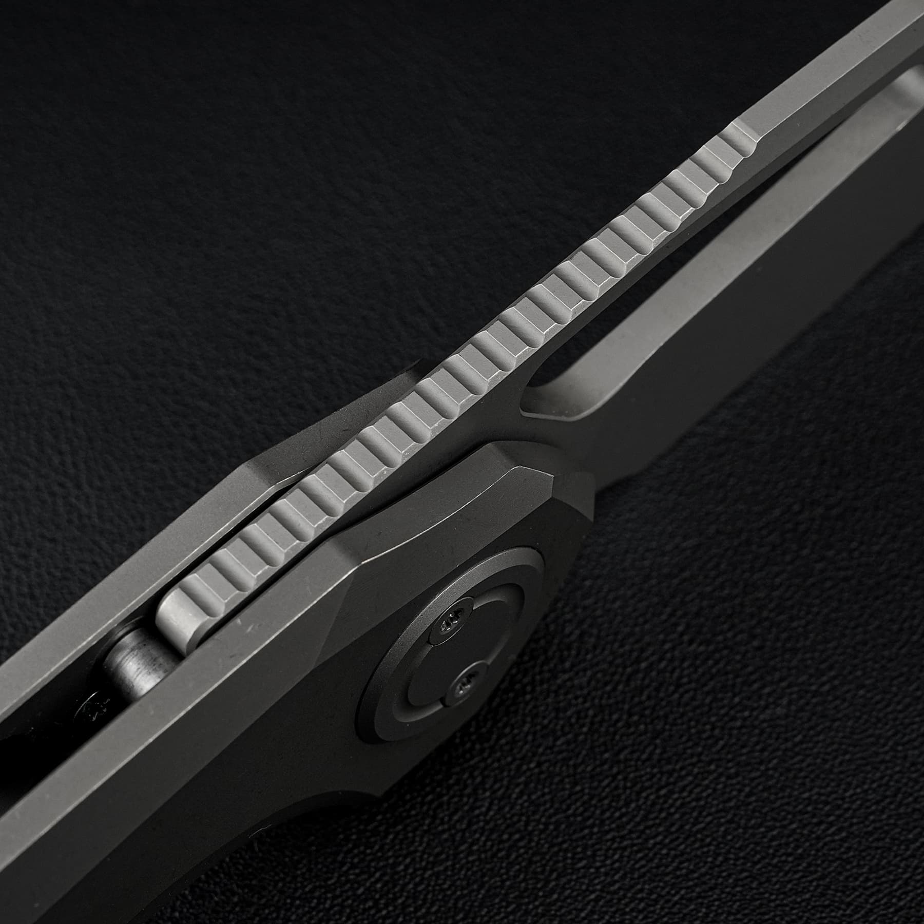 Thunderbeast -Vanchor Lock®  (3.49" M390 Blade & Titanium Handle) - A4302