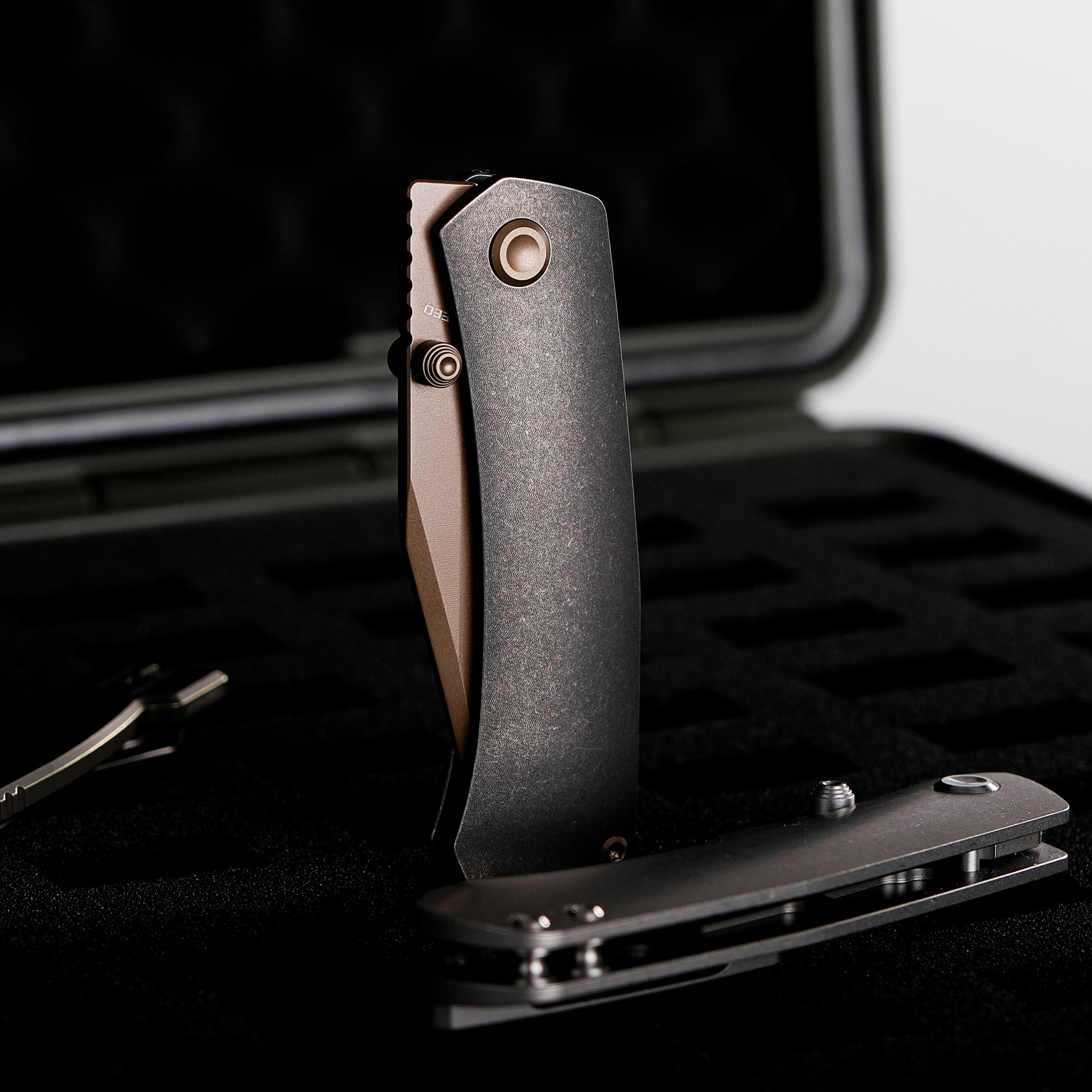 Vallhund- Frame Lock Knife (3.02" S35VN Blade & Titanium Handle) - A2103