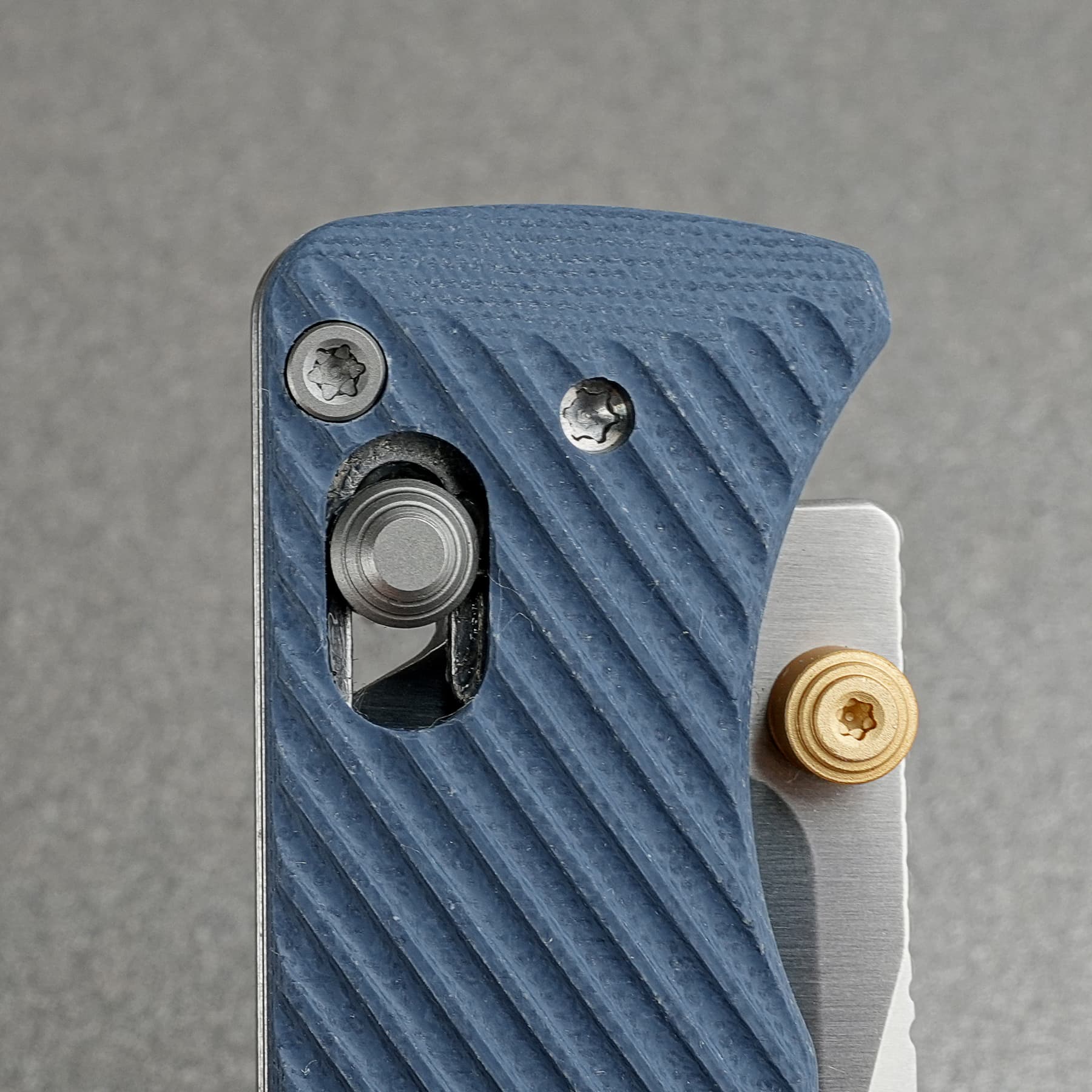Coming Soon - Vombat - Crossbar Lock (2.92" 14C28N Blade & G10 Handle) - A4112
